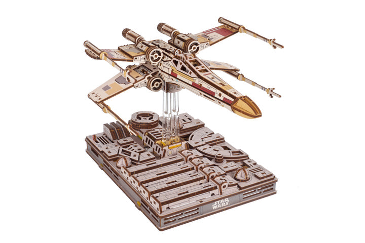 Luke Skywalker`s X-Wing Starfighter™