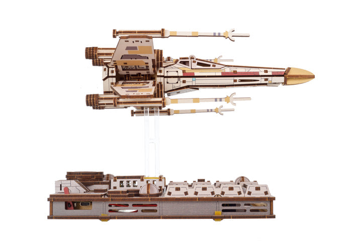 Luke Skywalker`s X-Wing Starfighter™