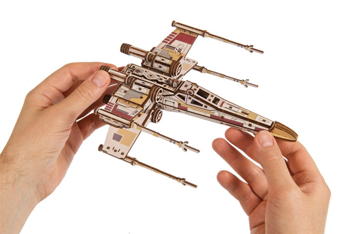 Luke Skywalker`s X-Wing Starfighter™