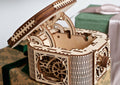 Ugears Treasure Box -aarrearkku – puinen 3D-palapeli, 190 osaa