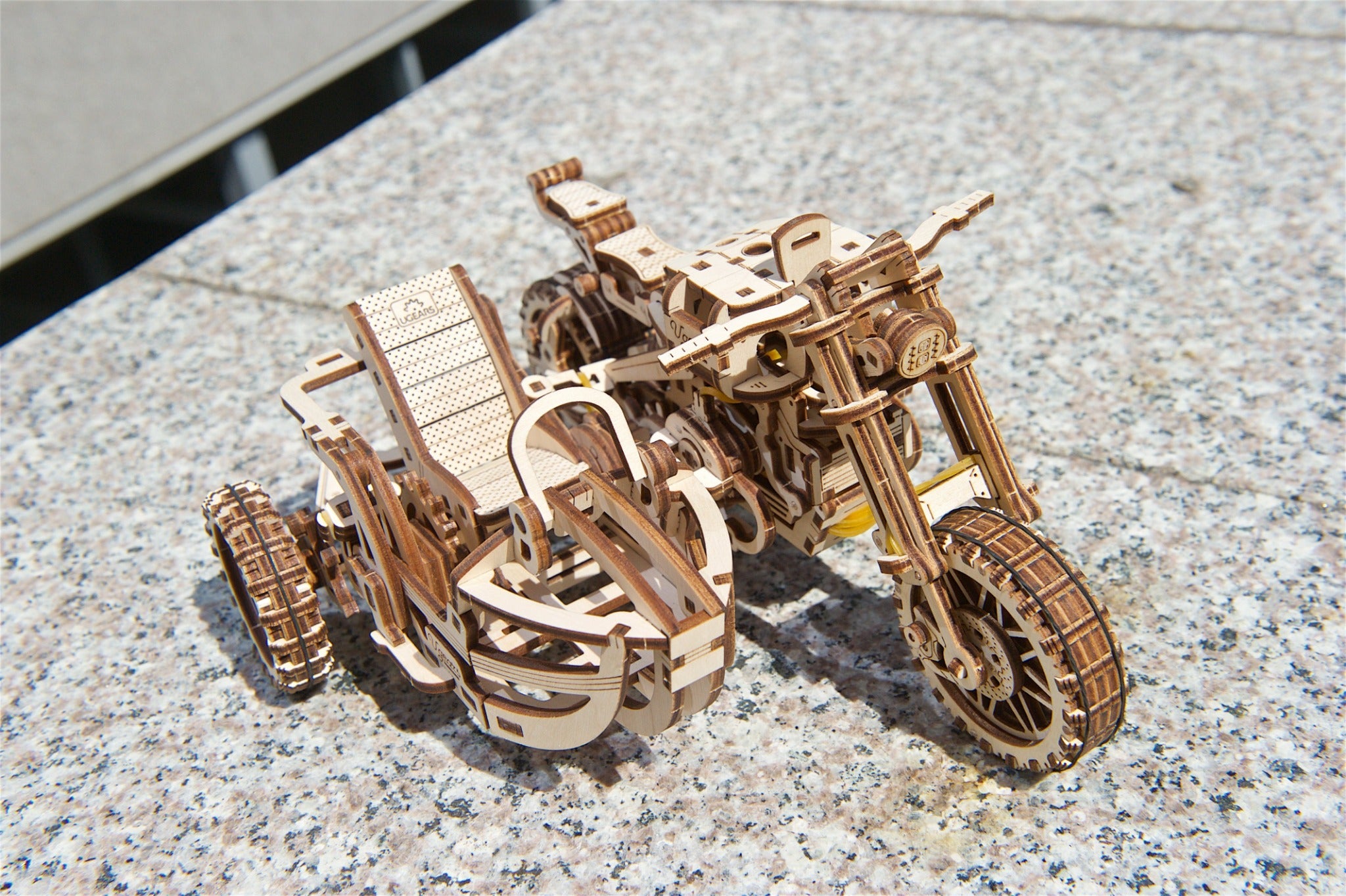 3D Palapeli - 380 palaa - Scrambler UGR-10 Motor Bike with Sidecar - 3Dpalapelit.com