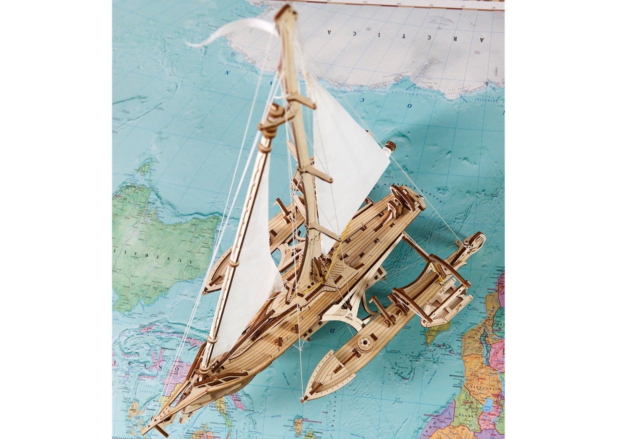 3D Palapeli - 237 palaa - Trimaran Merihobus - 3Dpalapelit.com